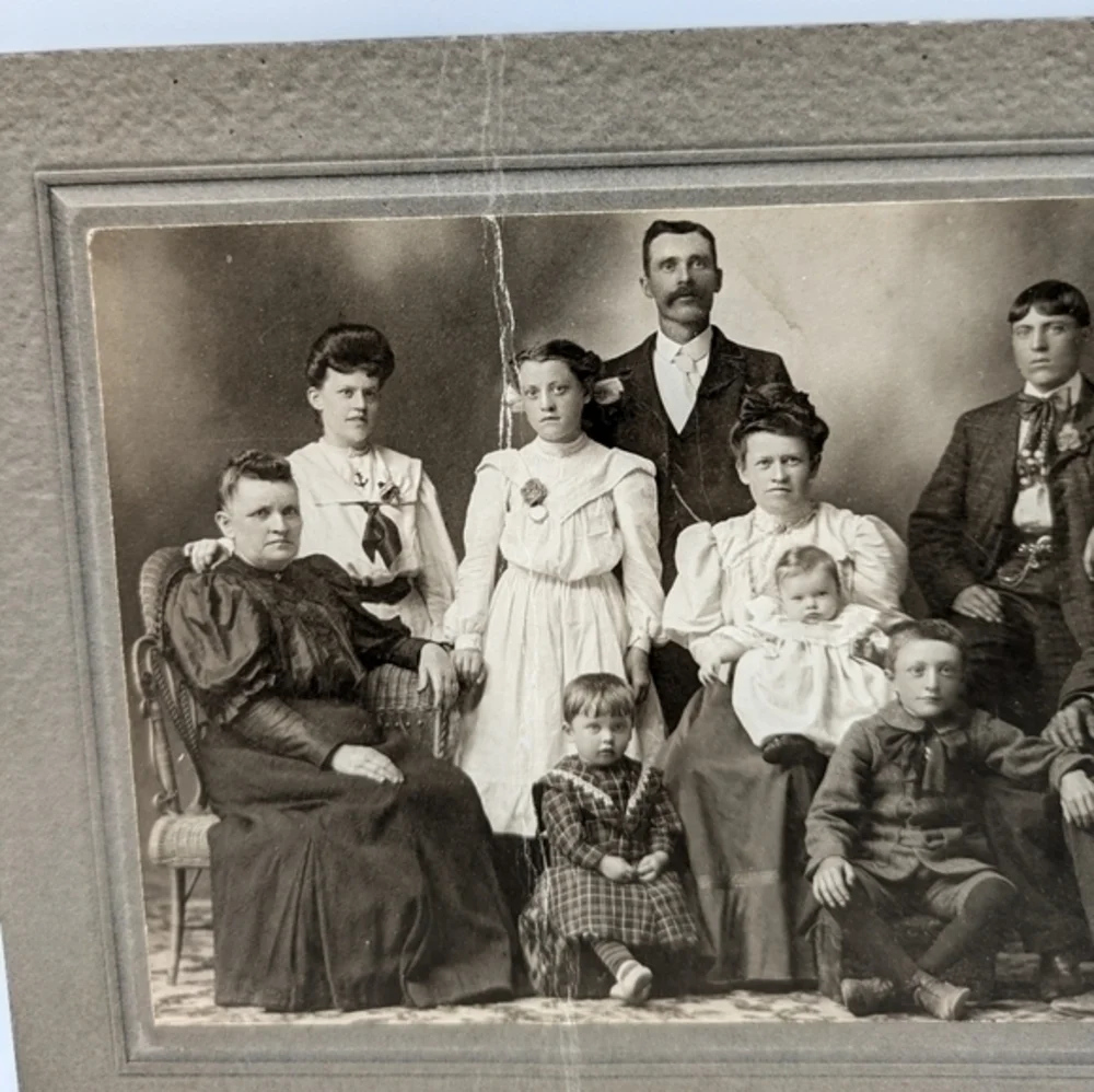 Antique Victorian era family cabinet card photo Levis, Quebec - Picture 2 of 6